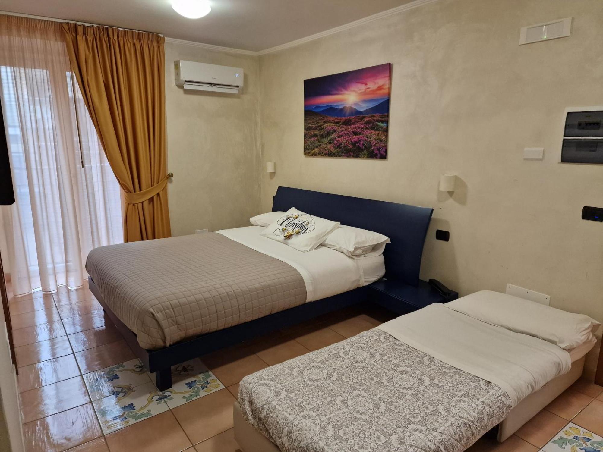Vittoria Guest House Салерно Екстериор снимка