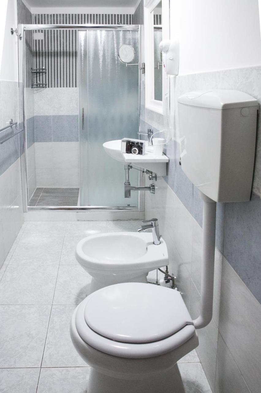Vittoria Guest House Салерно Екстериор снимка